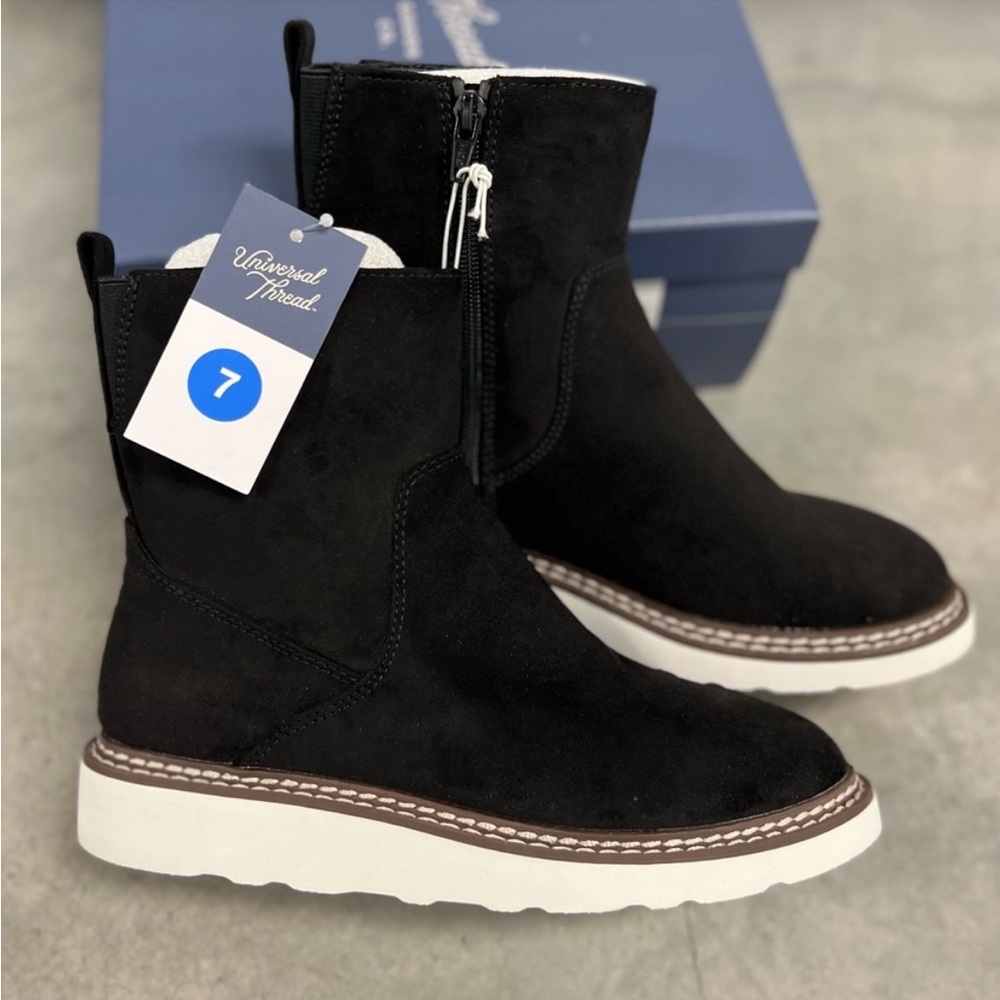Universal Thread Boots - image 1